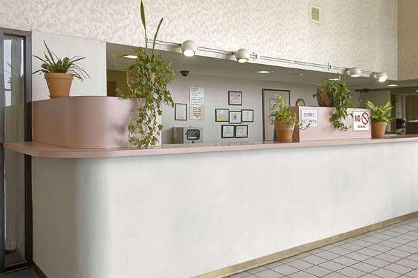  - Travelodge Commerce - I-5, Exit 126