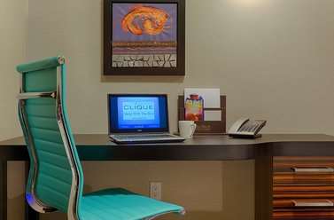  - Hotel Clique Calgary