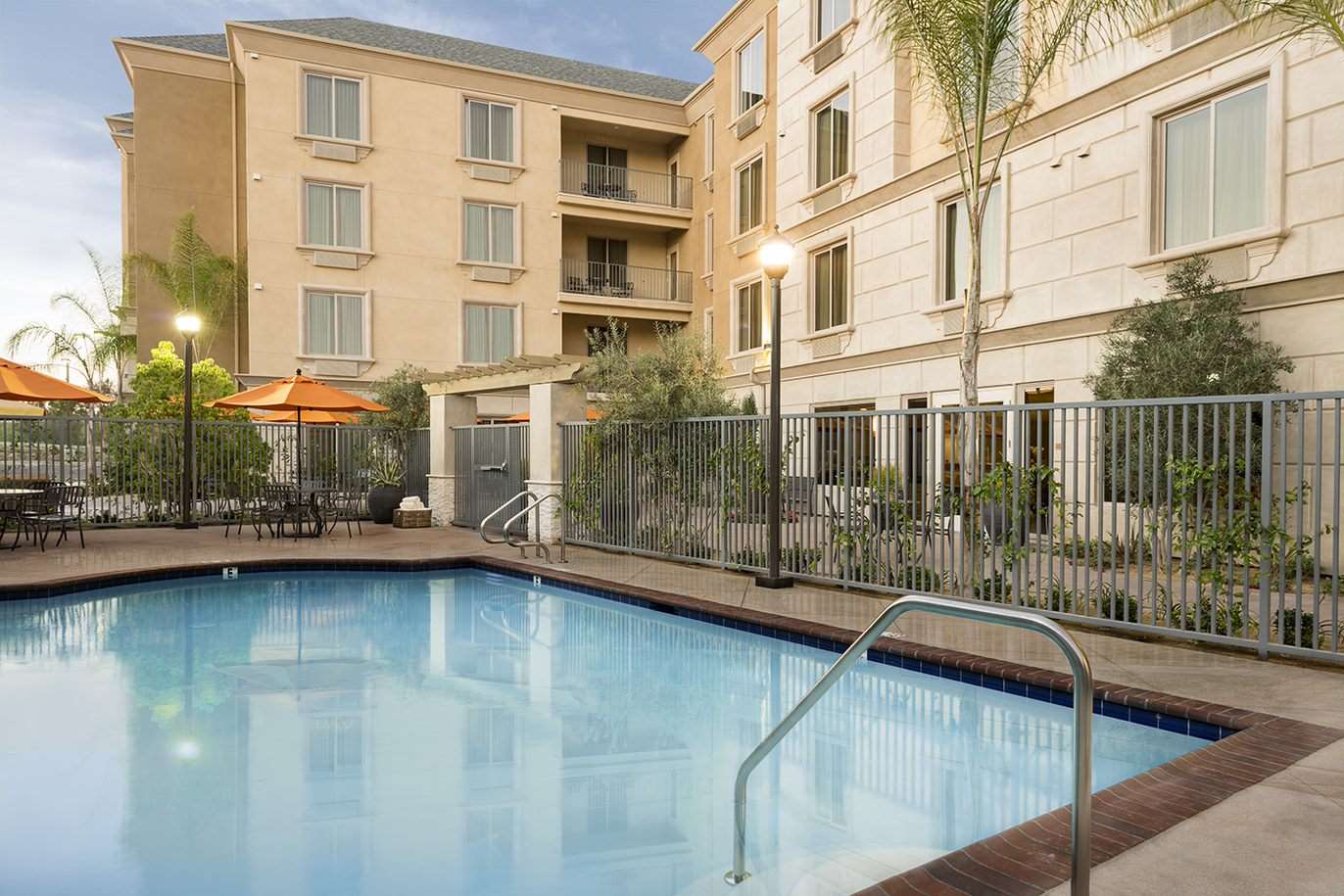 Exterior Pool Orange | Ayres Hotel Orange