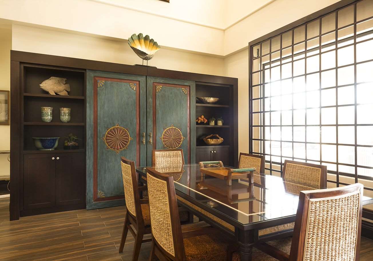 Lobby Table | Ayres Hotel Orange