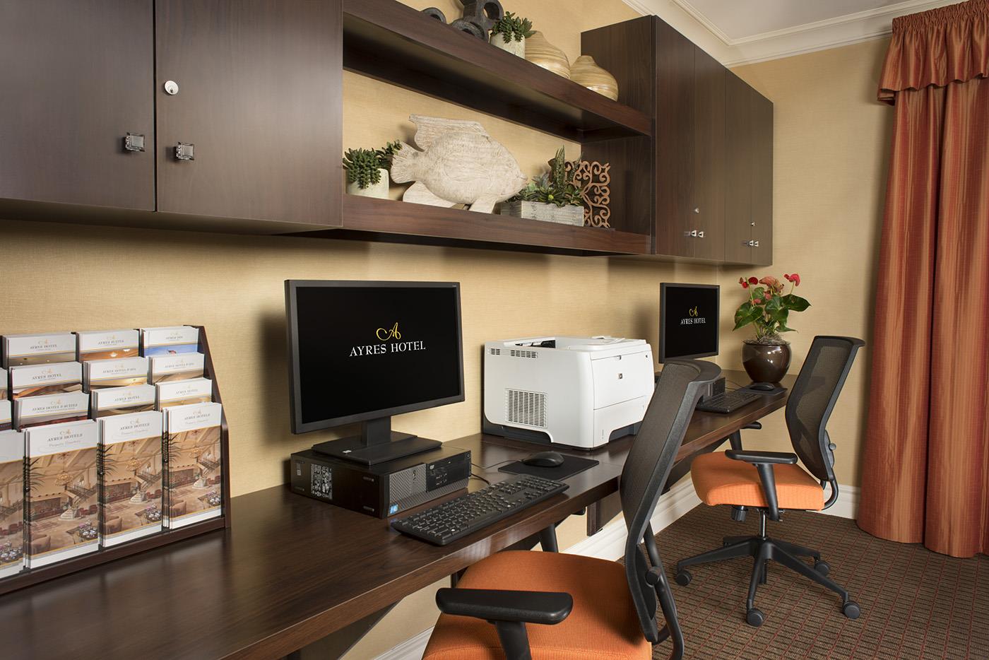 Business Center | Ayres Hotel Orange