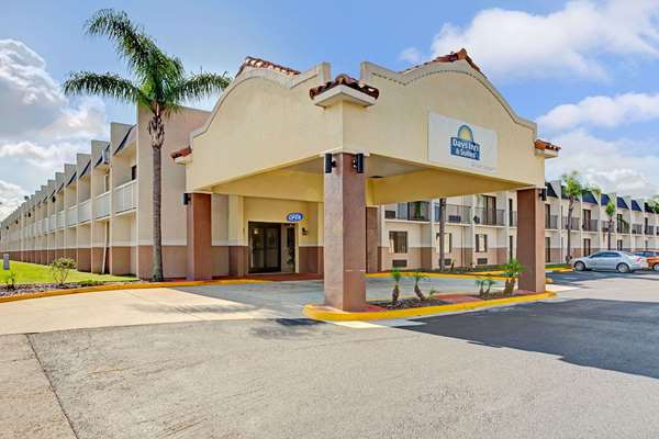 Exterior view - Days Inn & Suites Ybor City Tampa - I-4, Exit 3