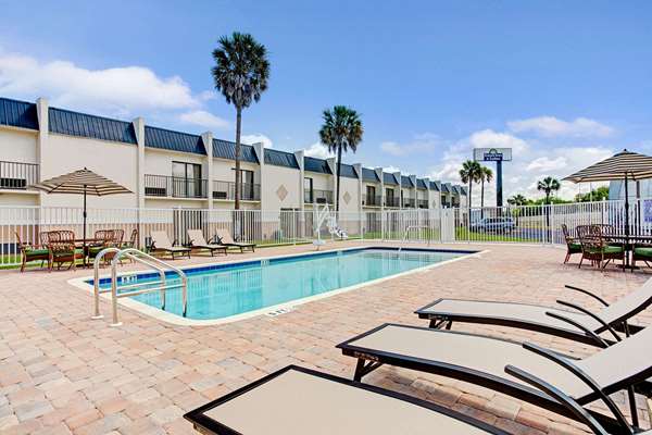 Pool - Days Inn & Suites Ybor City Tampa - I-4, Exit 3
