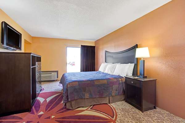  - Days Inn & Suites Ybor City Tampa - I-4, Exit 3