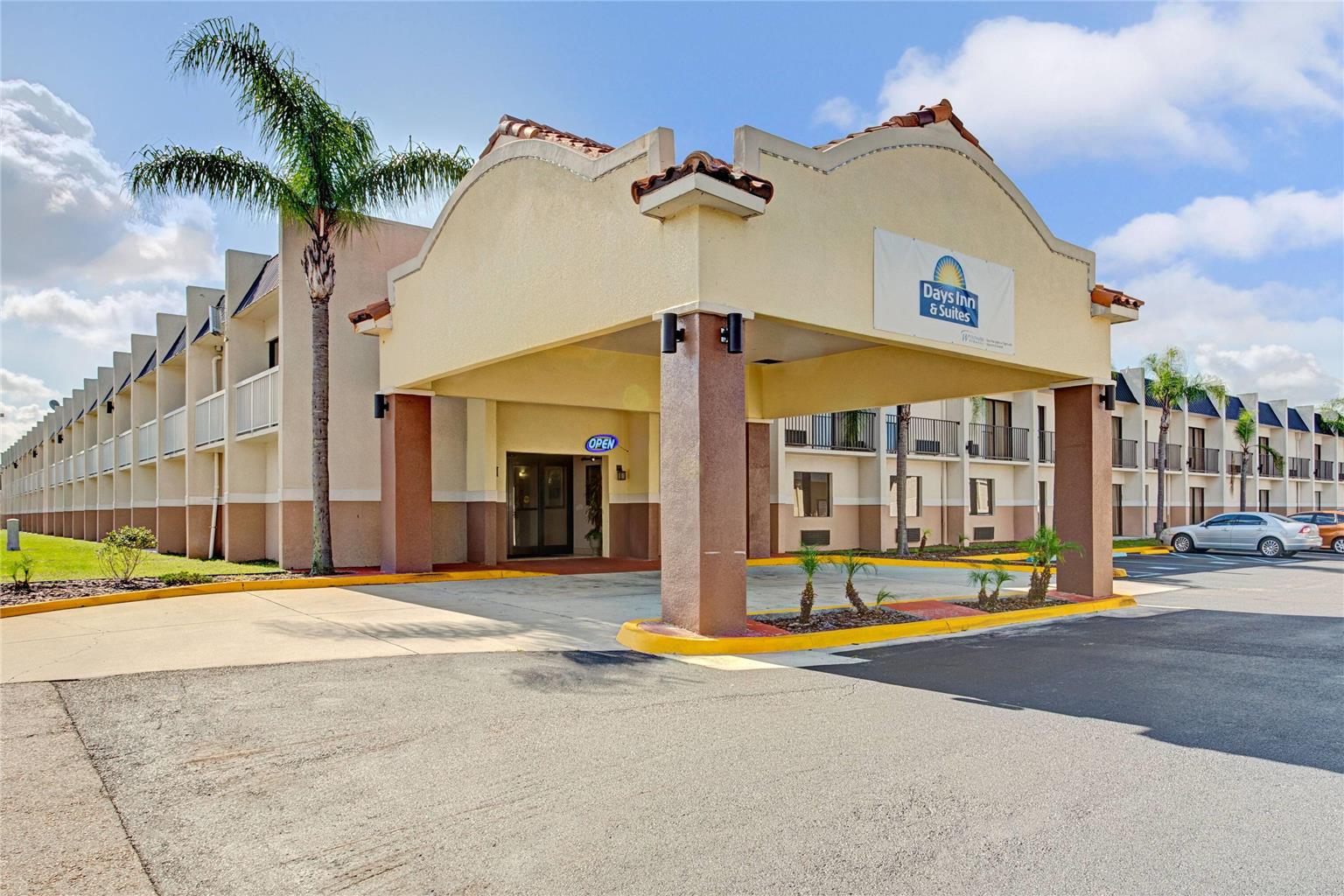 Days Inn & Suites Tampa Near Ybor City