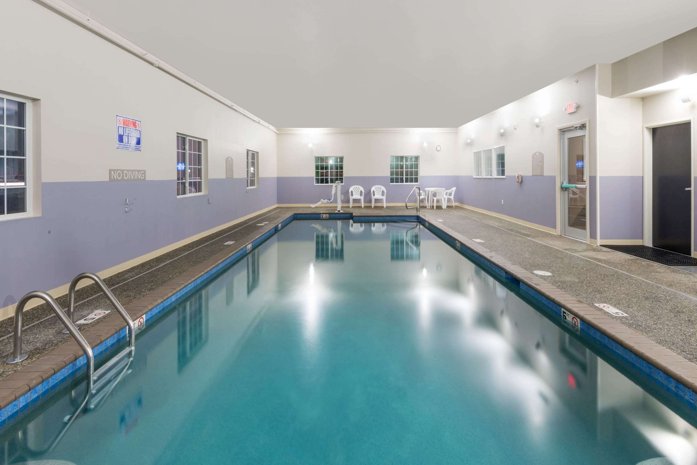 Pool - indoor
