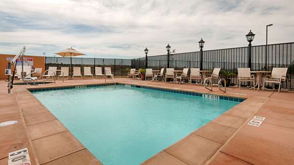Pool - Best Western Plus Desert Poppy Inn Lancaster