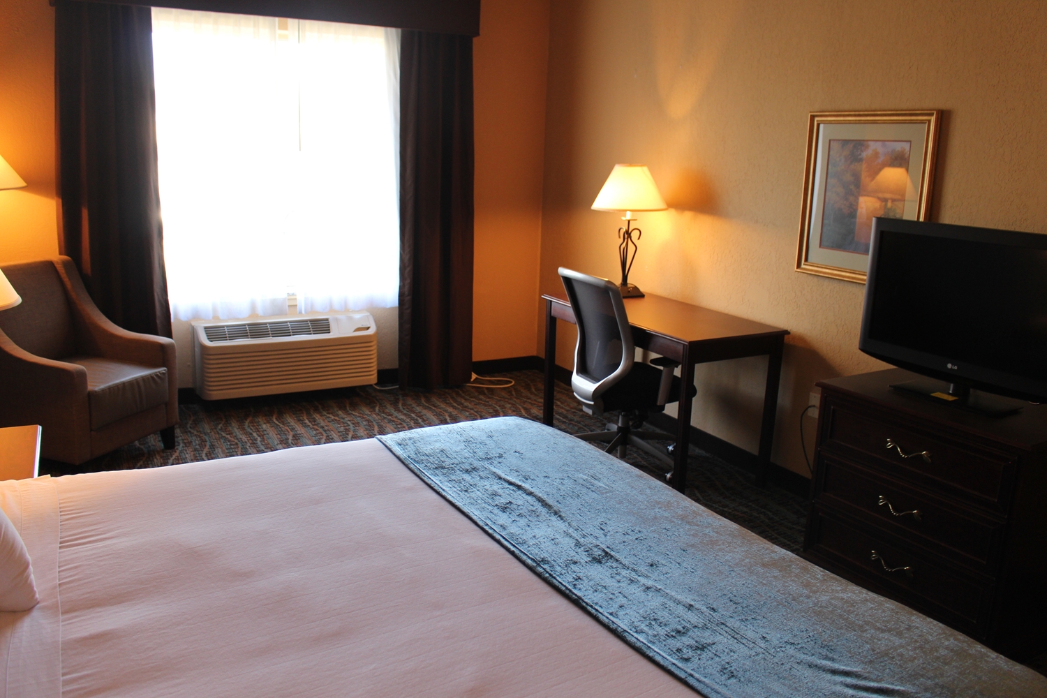 Best Western Holiday Manor Hotel Newton, IA See Discounts