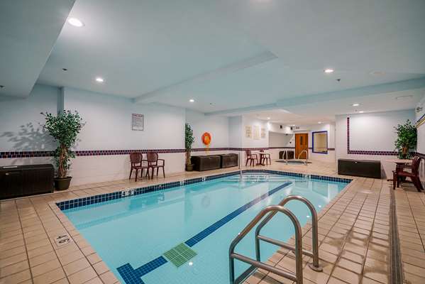 Pool - Best Western Peace Arch Inn Surrey