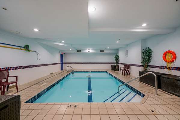 Pool - Best Western Peace Arch Inn Surrey