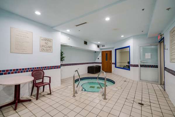 Pool - Best Western Peace Arch Inn Surrey