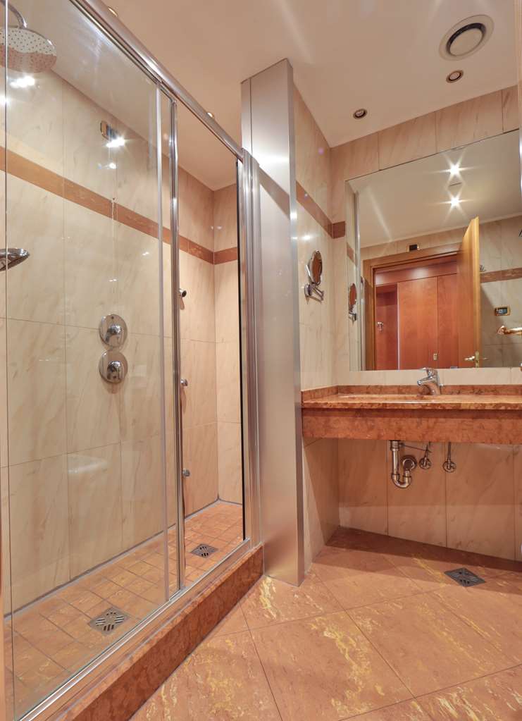 Best Western Hotel Anthurium-guestroom-Guest Room,Bathroom,On-Site.jpg