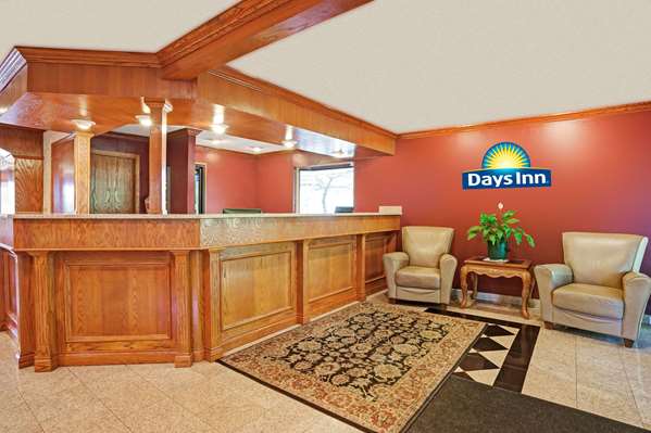  - Days Inn & Suites Monroe - I-75, Exit 15