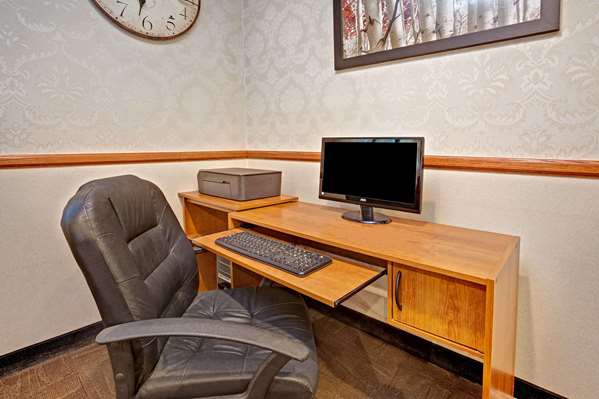 Conference Area - Days Inn & Suites Monroe - I-75, Exit 15