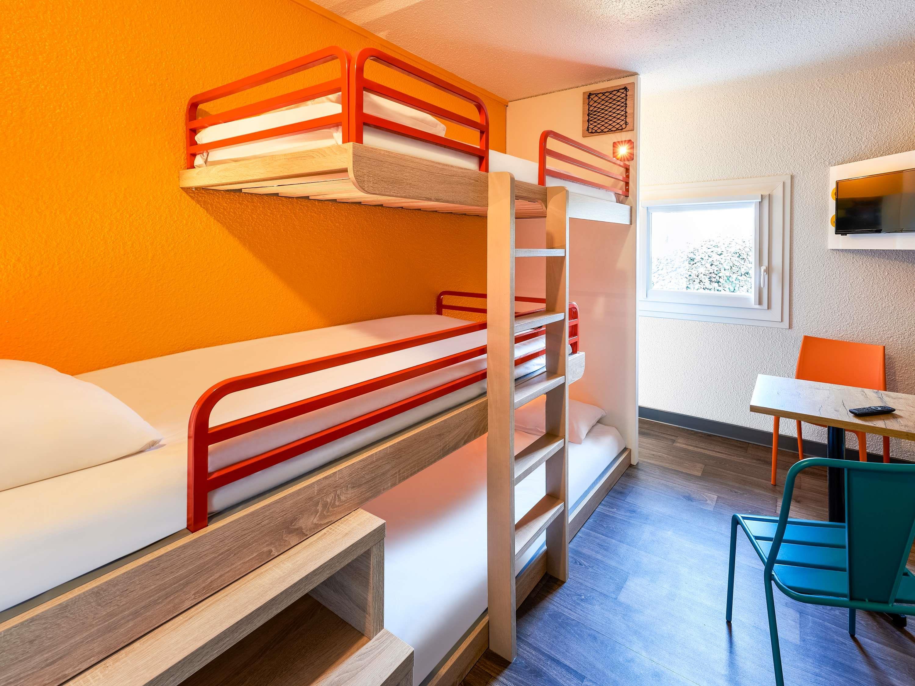 hotelF1 Lyon Solaize Hotel Room Type - Break Room for 3 travelers maximum - ontheroad basics