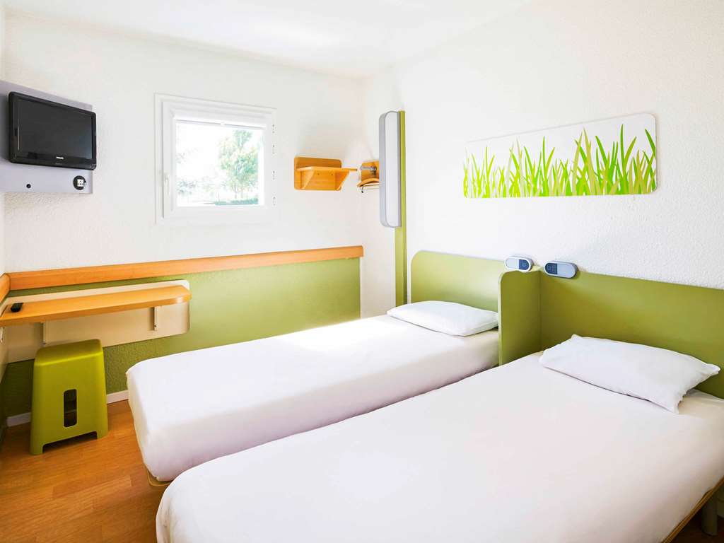 ibis budget Chartres - Tap to explore photos
