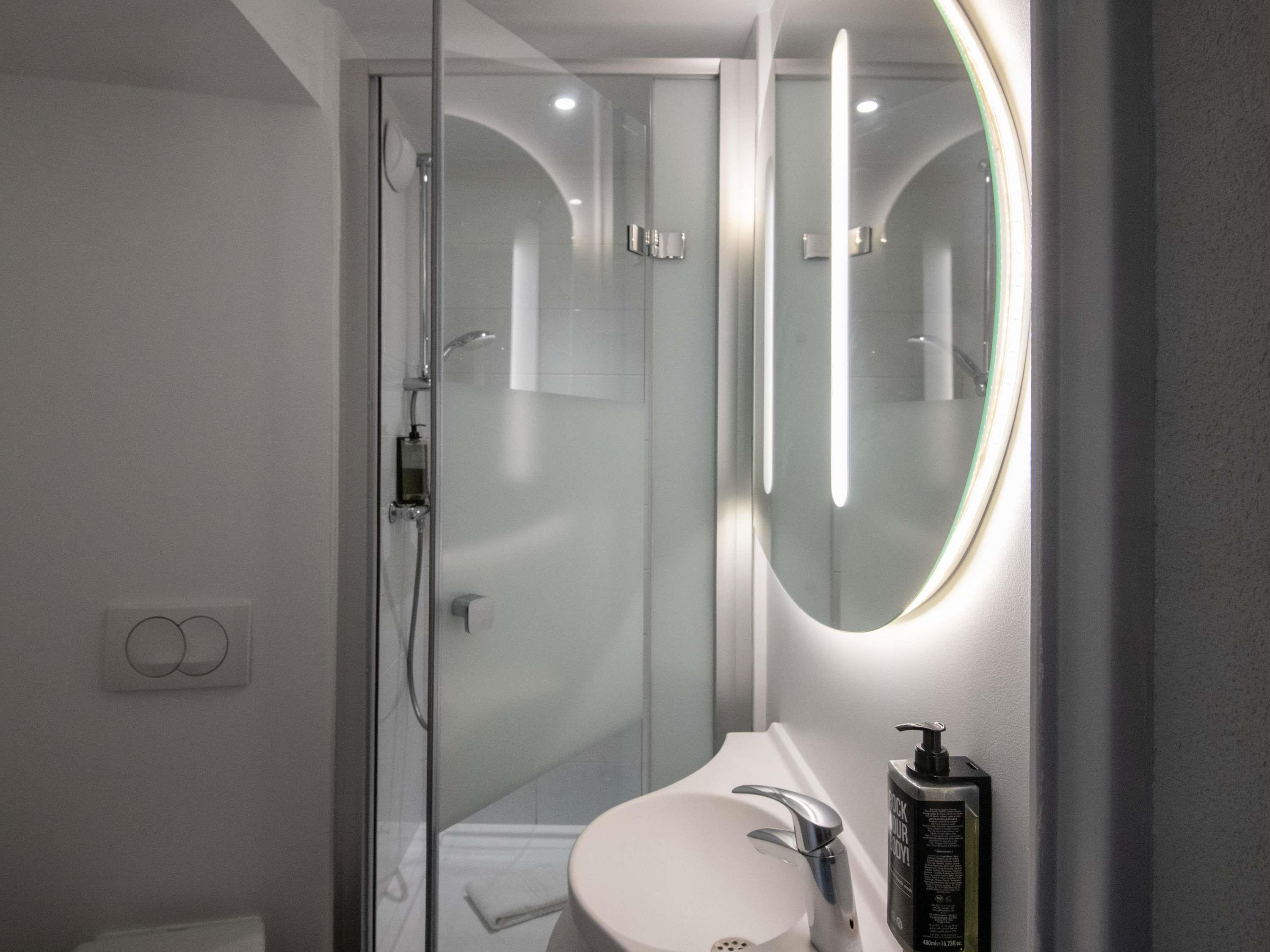 IBIS BUDGET NICE AEROPORT Room Type - DOUBLE - Room with a large bed for 2 people
