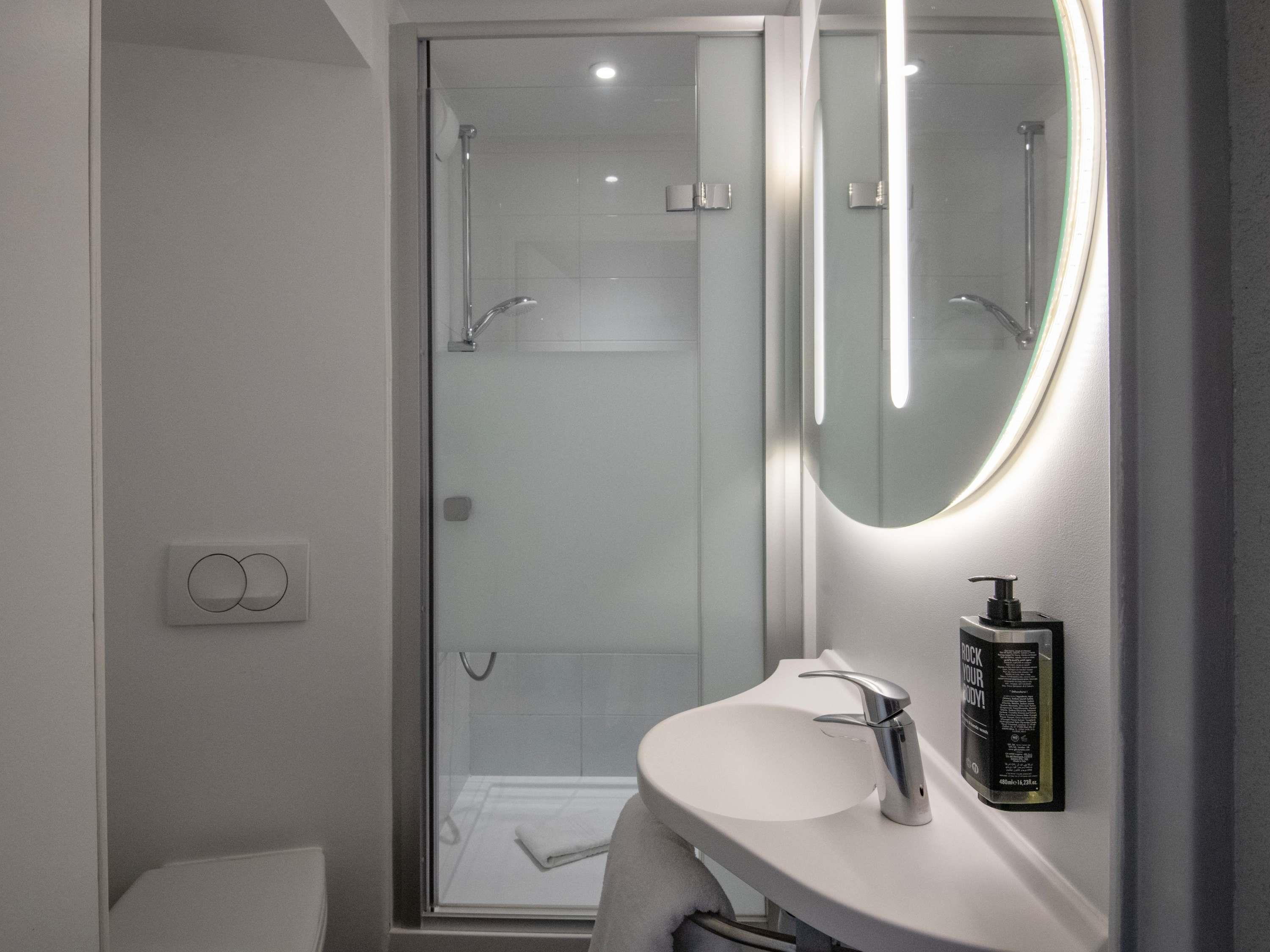 IBIS BUDGET NICE AEROPORT Room Type - Standard Room with 2 single beds