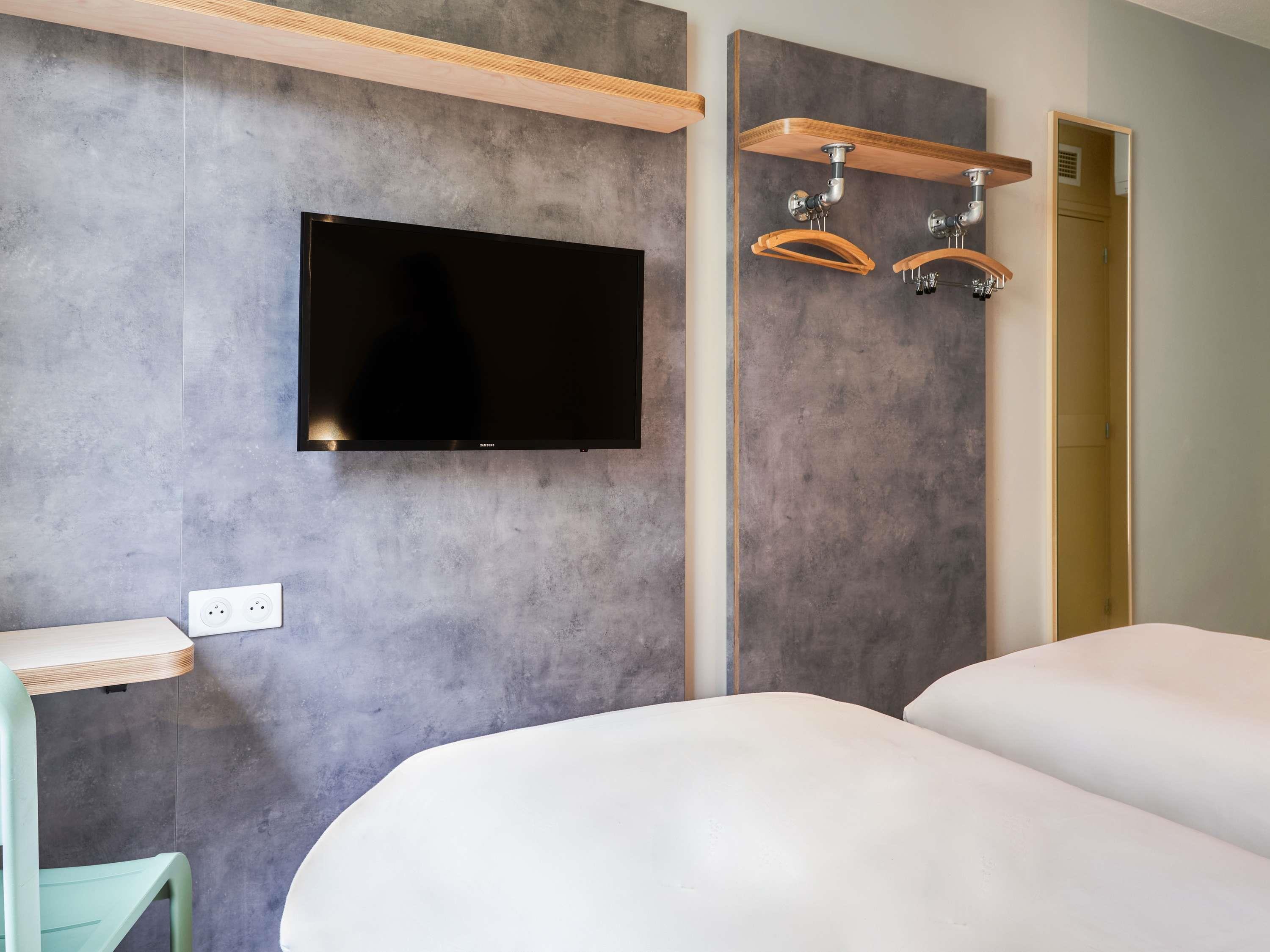 ibis budget Saint Maurice Room Type - Standard Room with 2 single beds