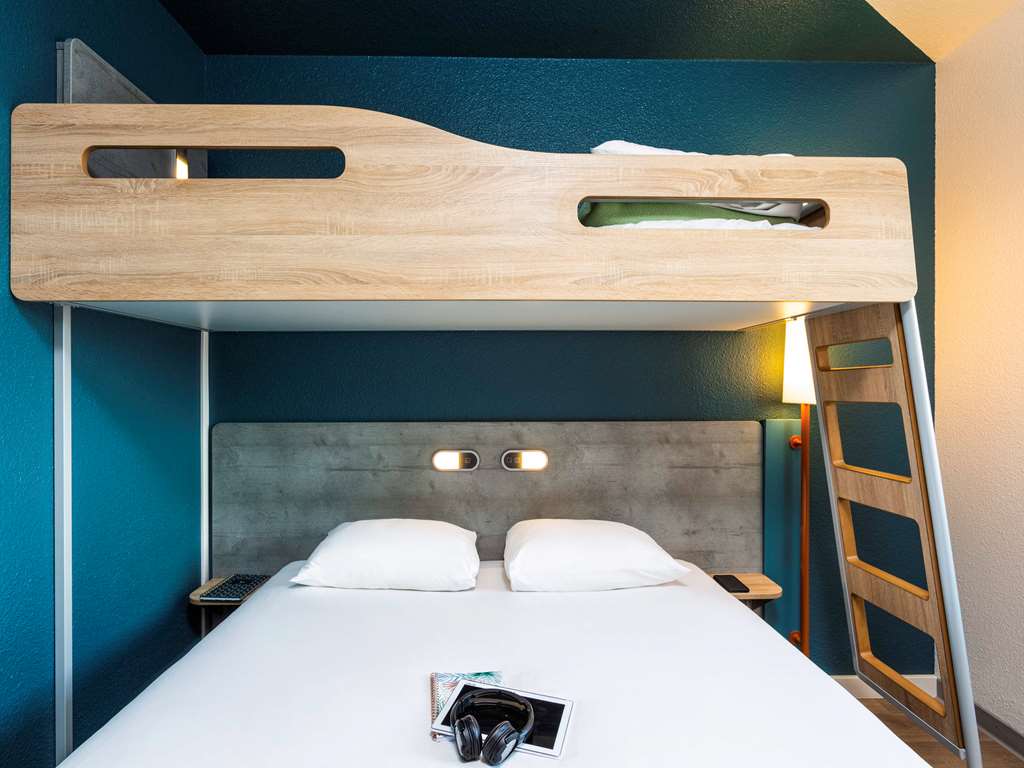 ibis budget Rueil Malmaison - Tap to explore photos