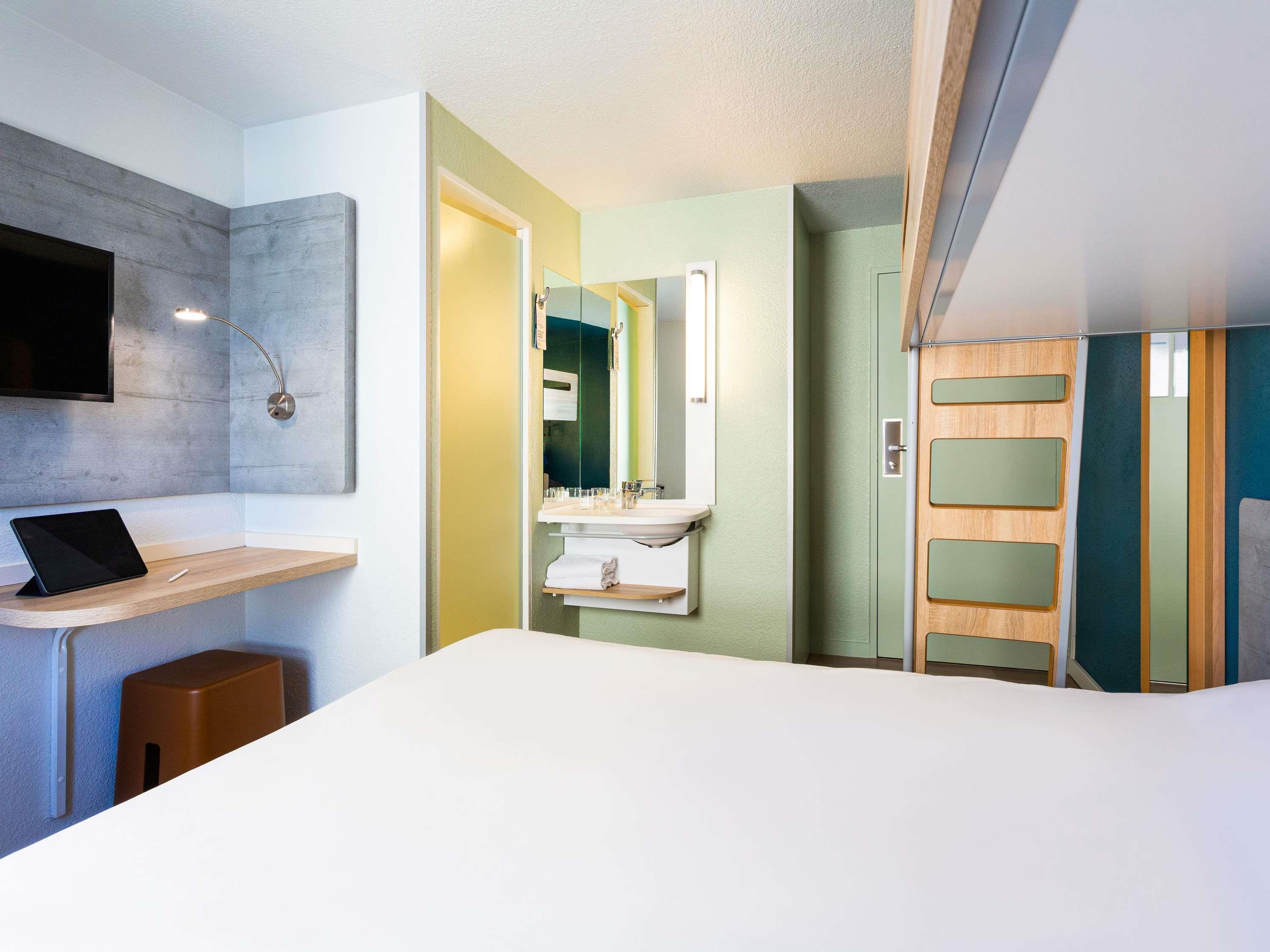 ibis budget Bordeaux Centre Gare Saint Jean Room Type - ROOM - with one large bed and one bunk bed
