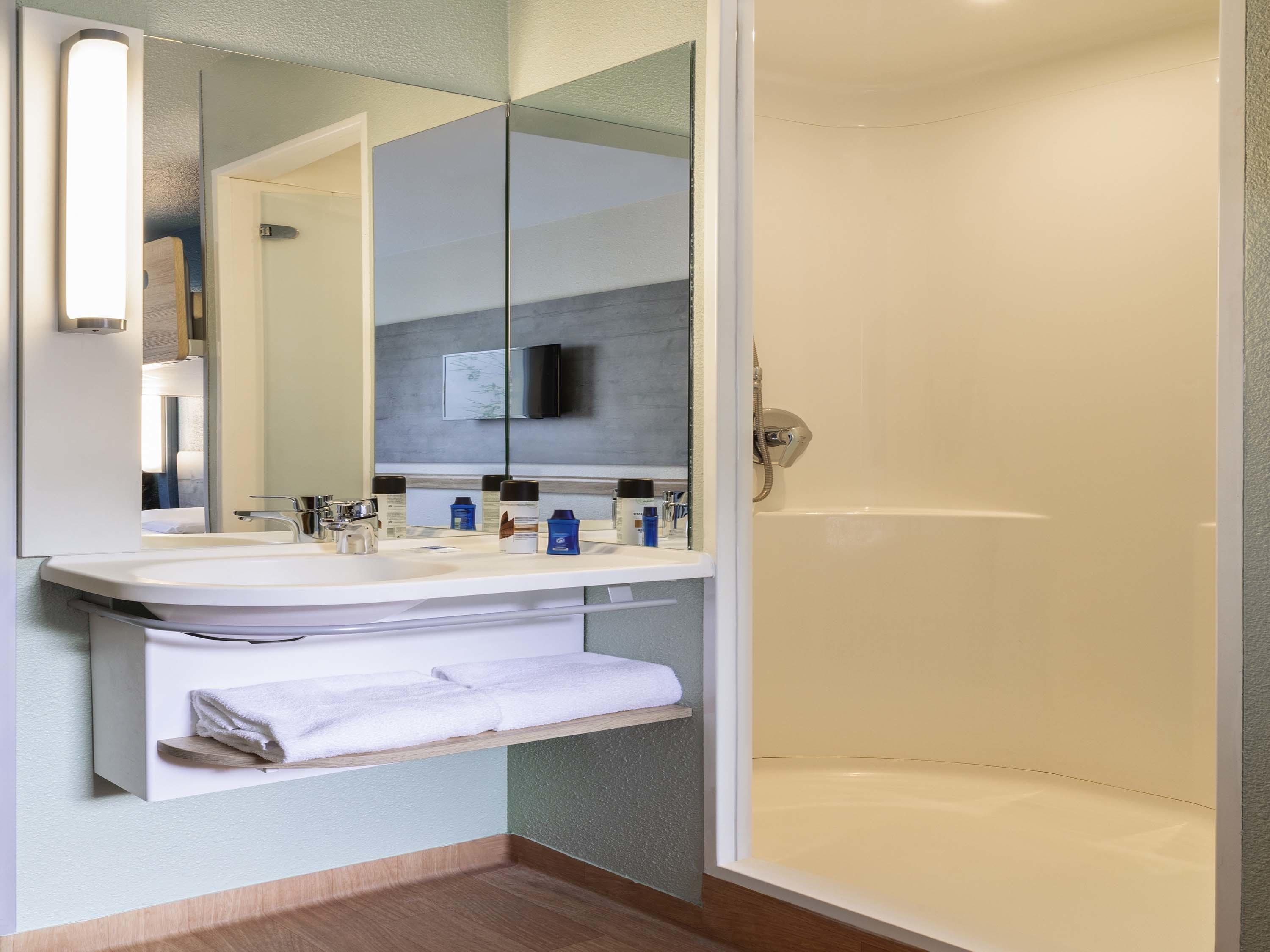 ibis budget Meudon Paris Ouest Room Type - ROOM - with one large bed and one bunk bed
