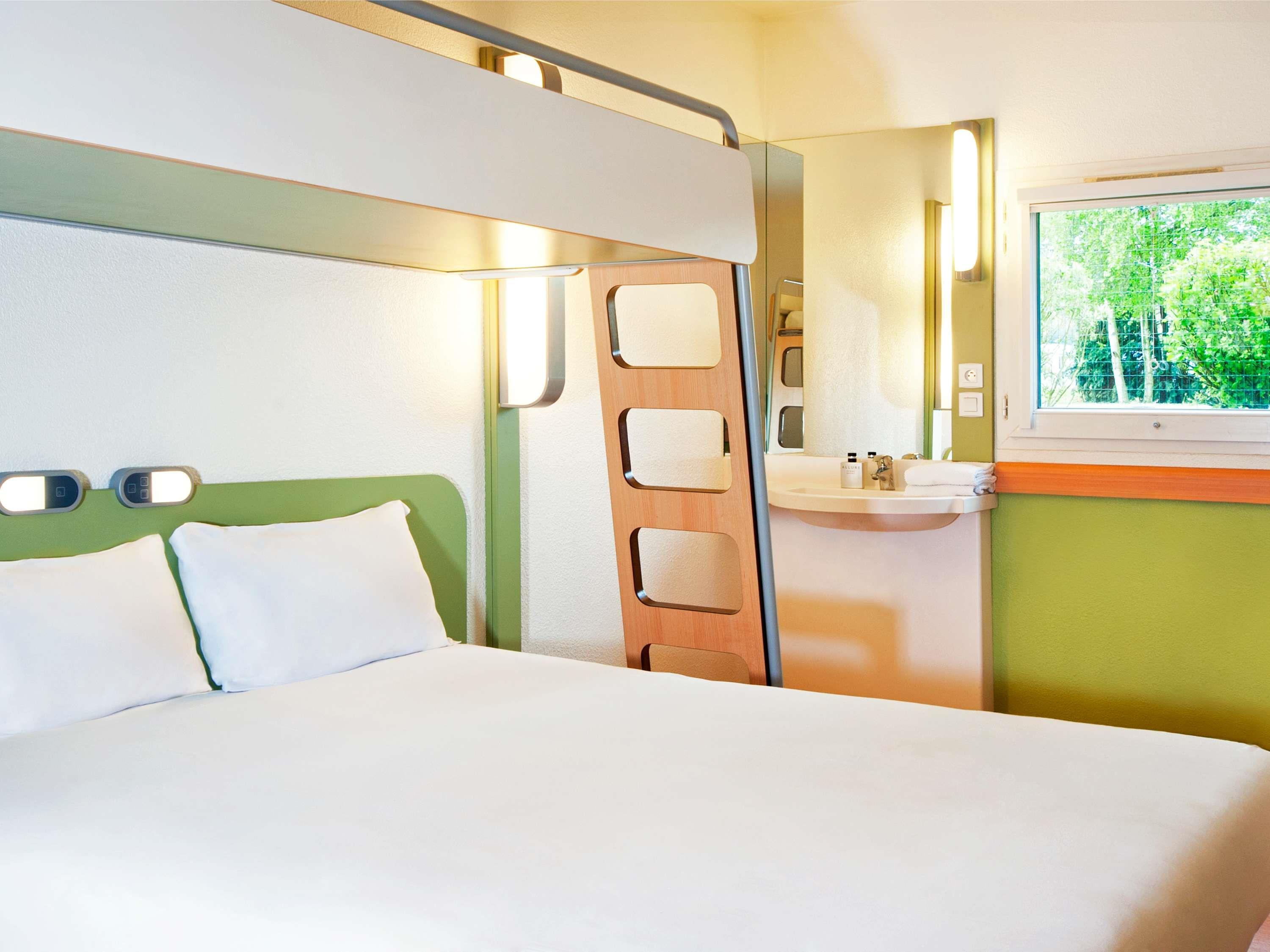 ibis budget Bordeaux Centre Bastide - Tap to explore photos