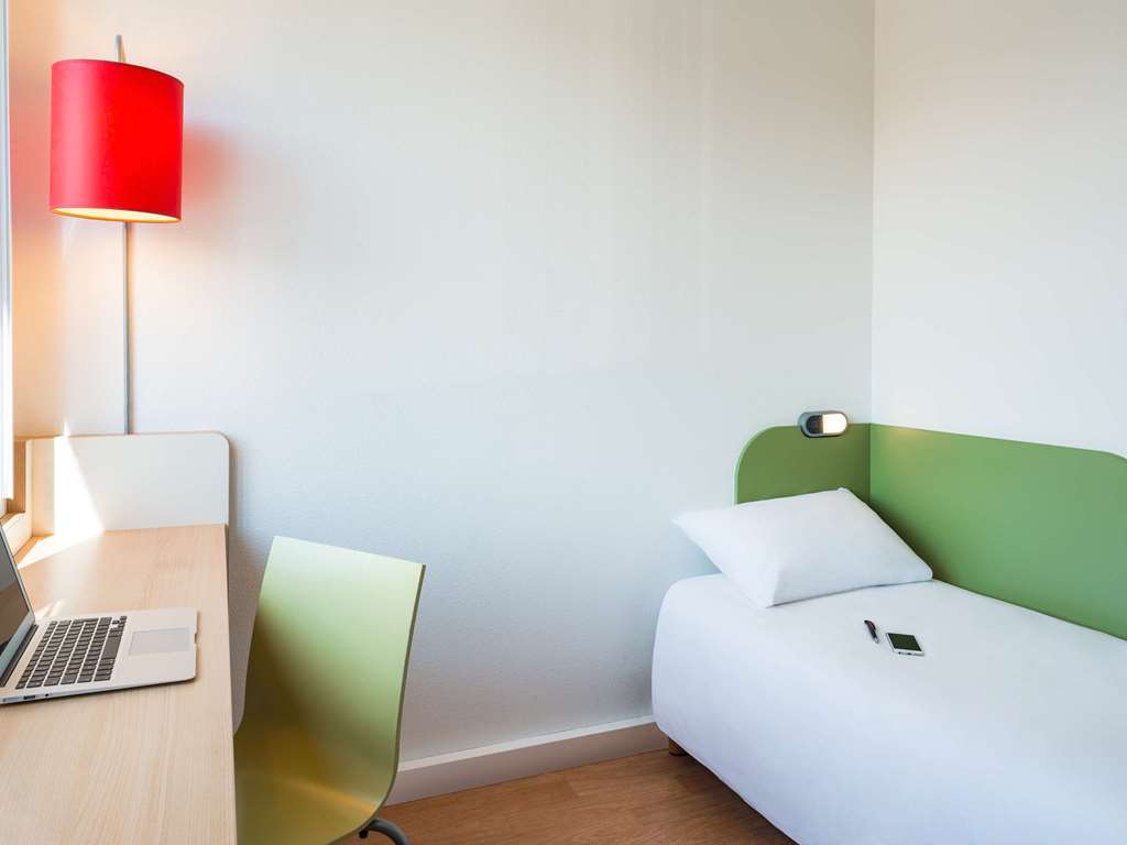 Ibis Budget Lyon Centre - Gare Part Dieu - Tap to explore photos