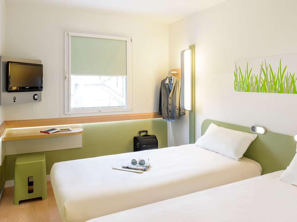 ibis budget Bordeaux Aeroport - Tap to explore photos