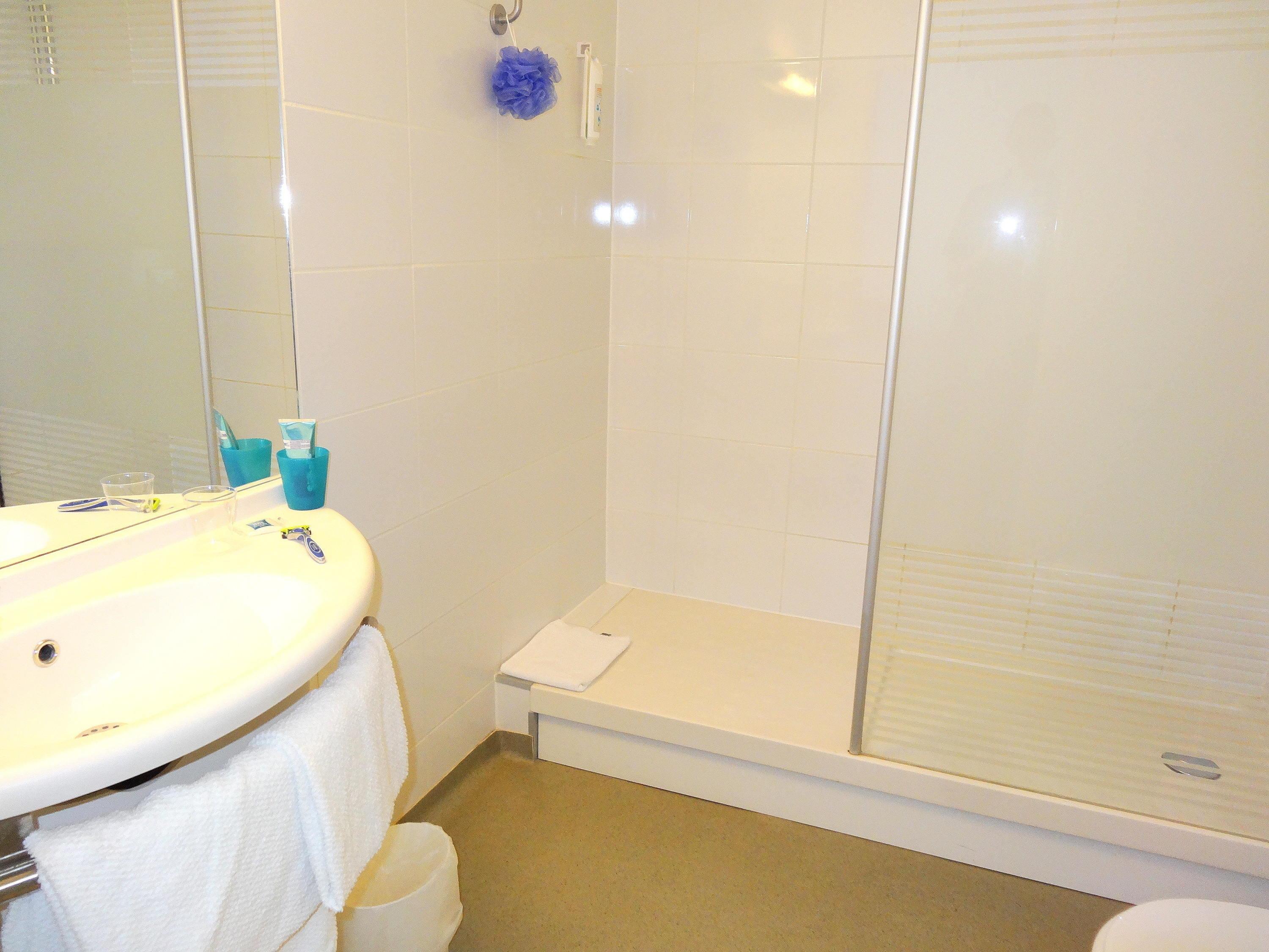 ibis budget Marne la Vall Room Type - DOUBLE - Room with a large bed for 2 people