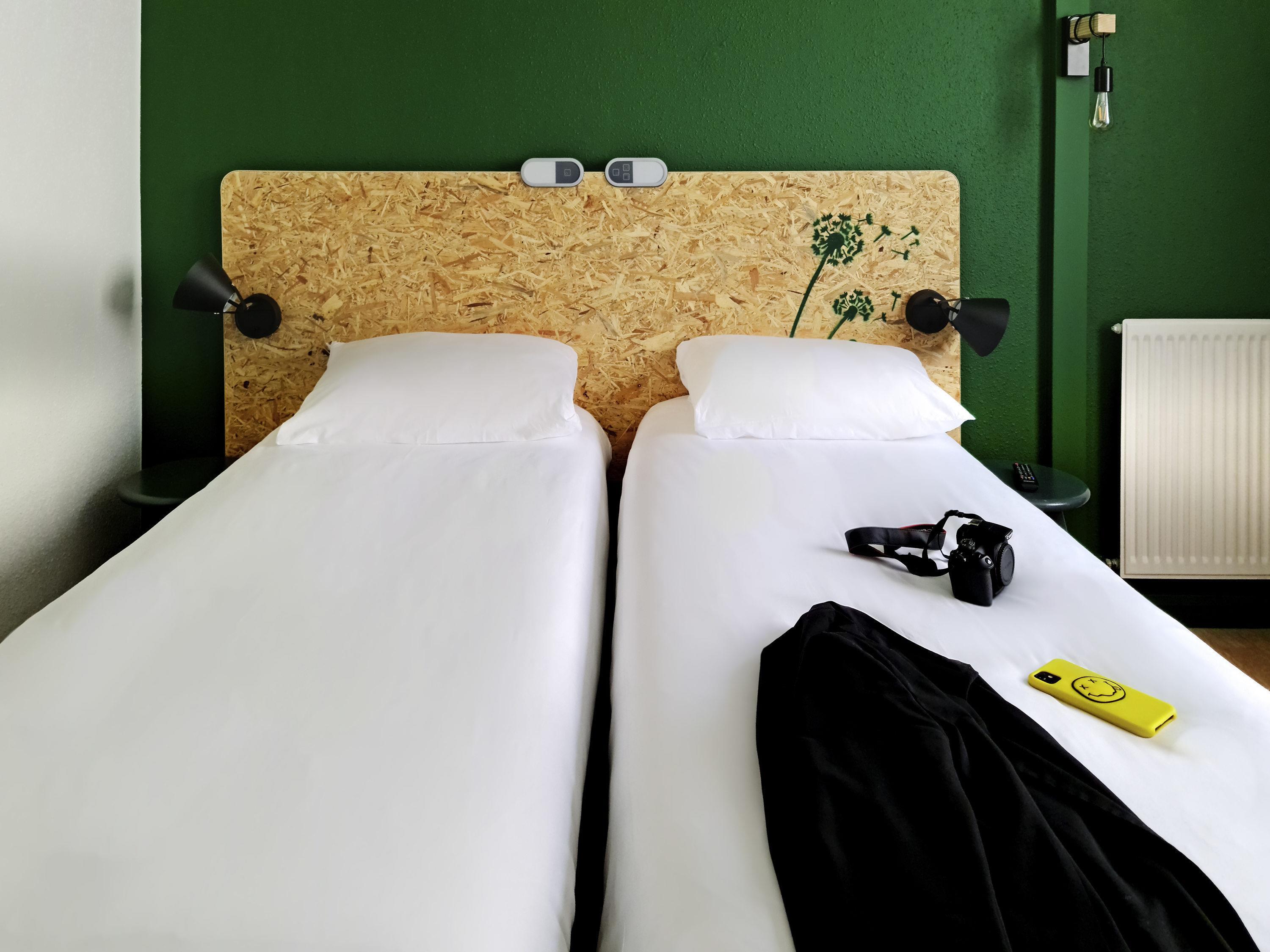 Greet Hotel Evreux Centre Room Type - PURE Room room with double bed