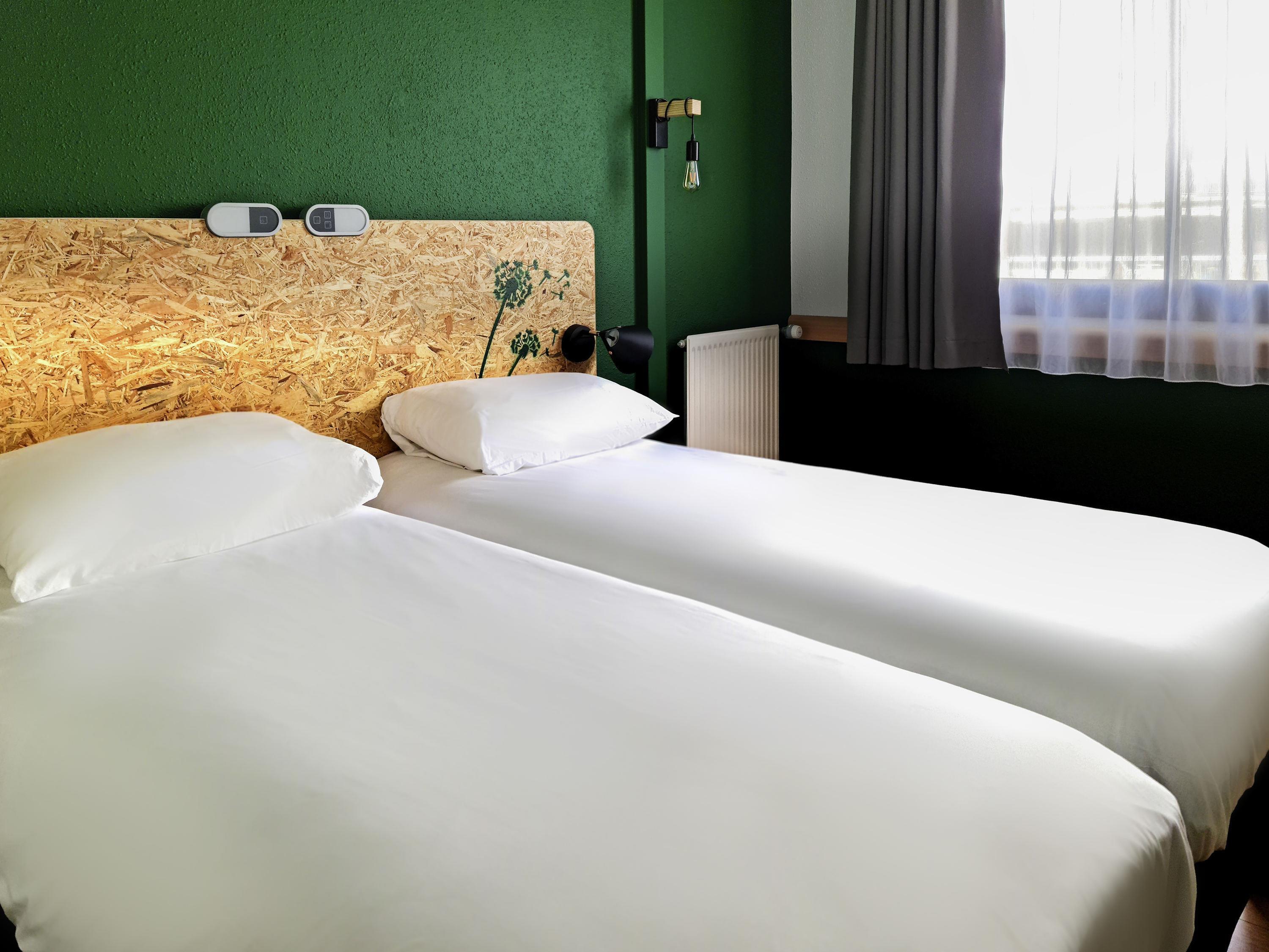 Greet Hotel Evreux Centre Room Type - Pure room with two single beds