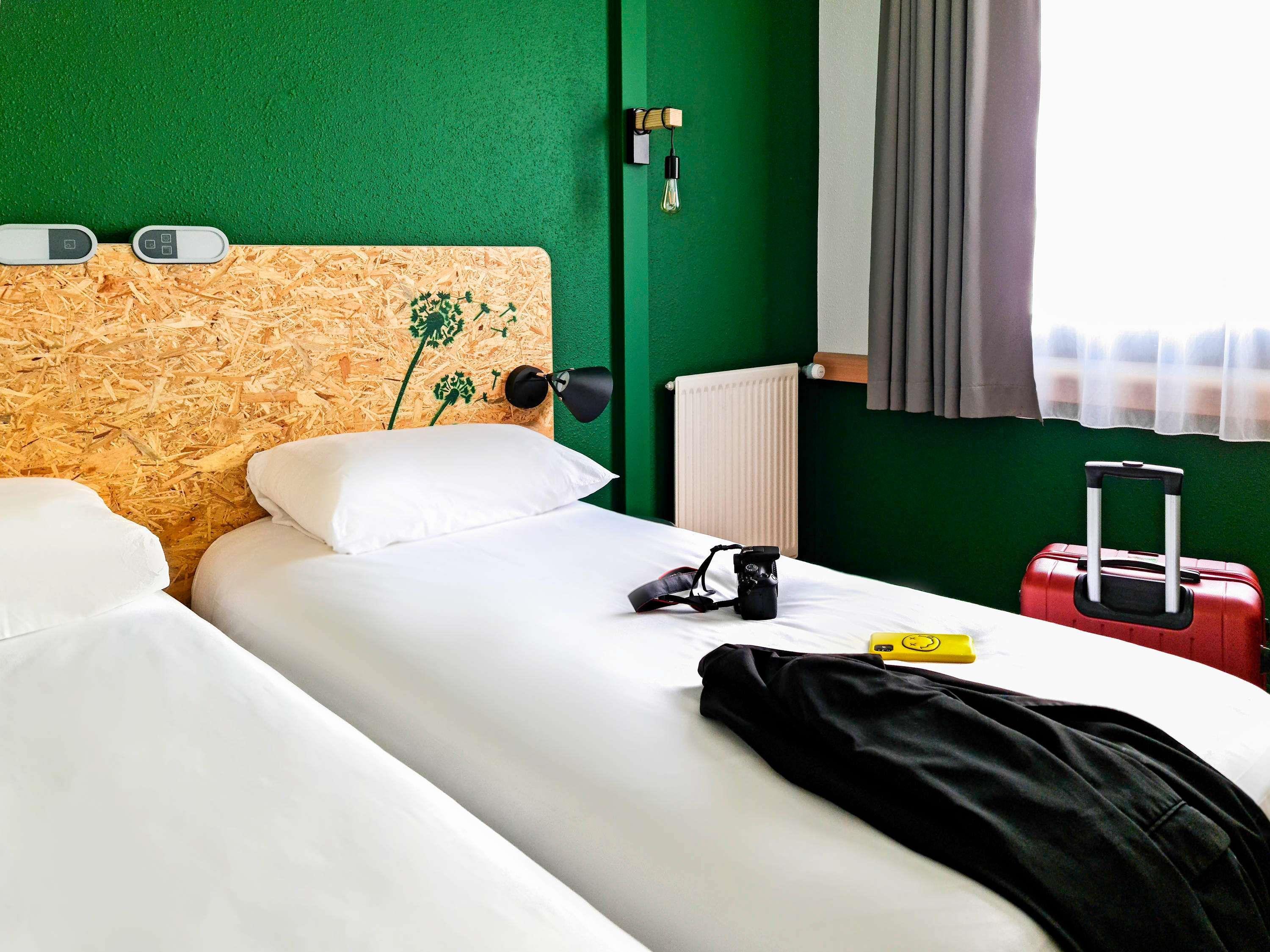 Greet Hotel Evreux Centre Room Type - PURE Room room with double bed