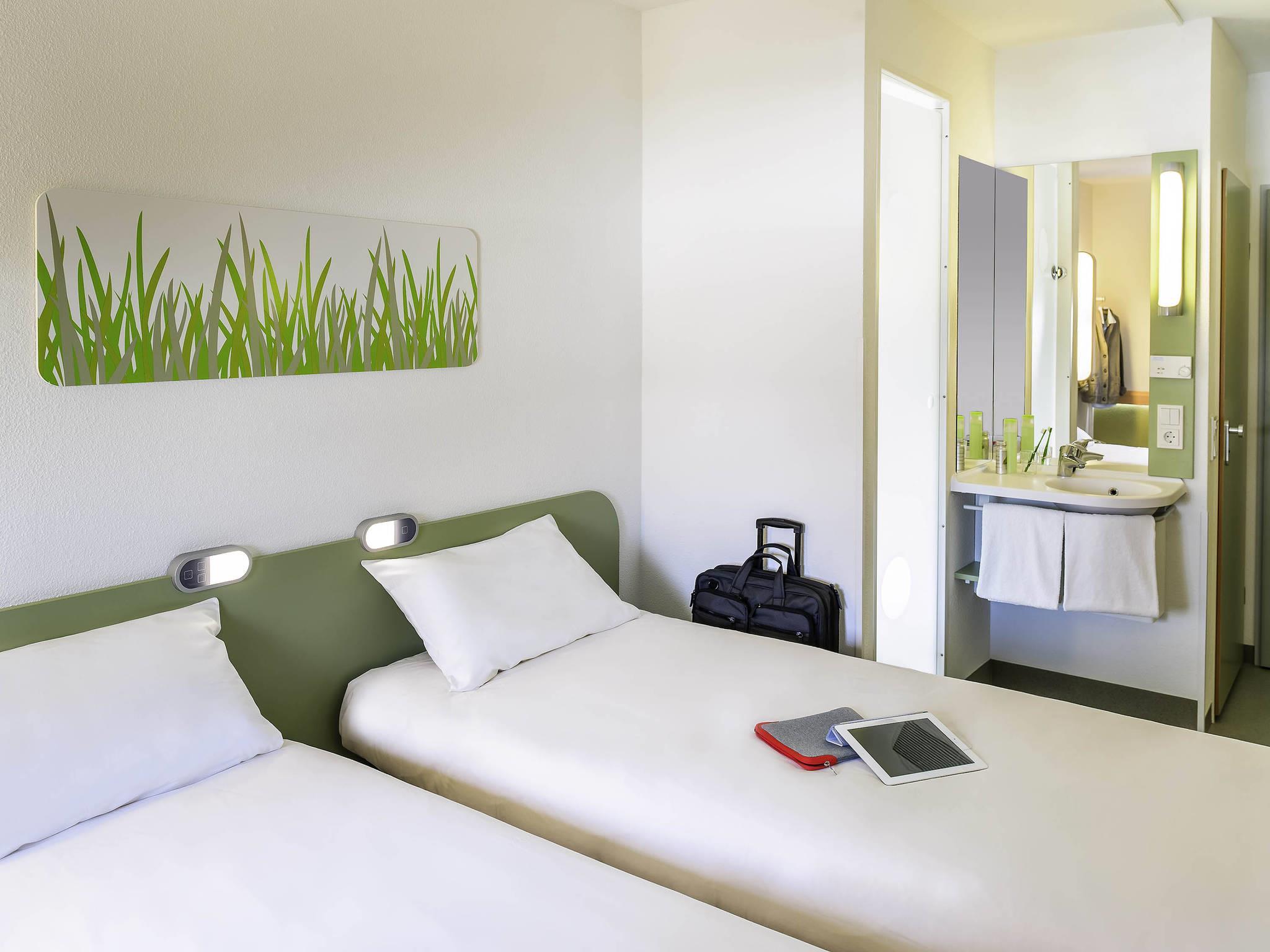 ibis budget Poitiers Centre Gare - Tap to explore photos