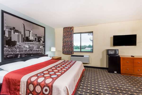 Suite - Super 8 Hotel Eddyville