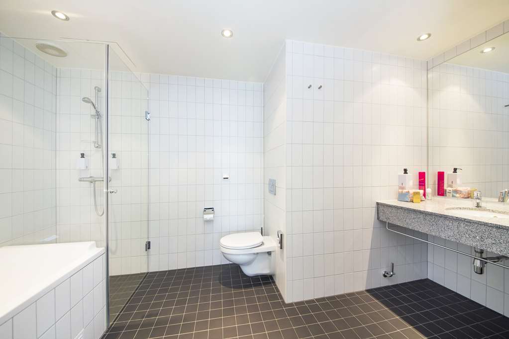 Scandic Stavanger Airport-guestroom-Guest Room,Bathroom,On-Site.jpg