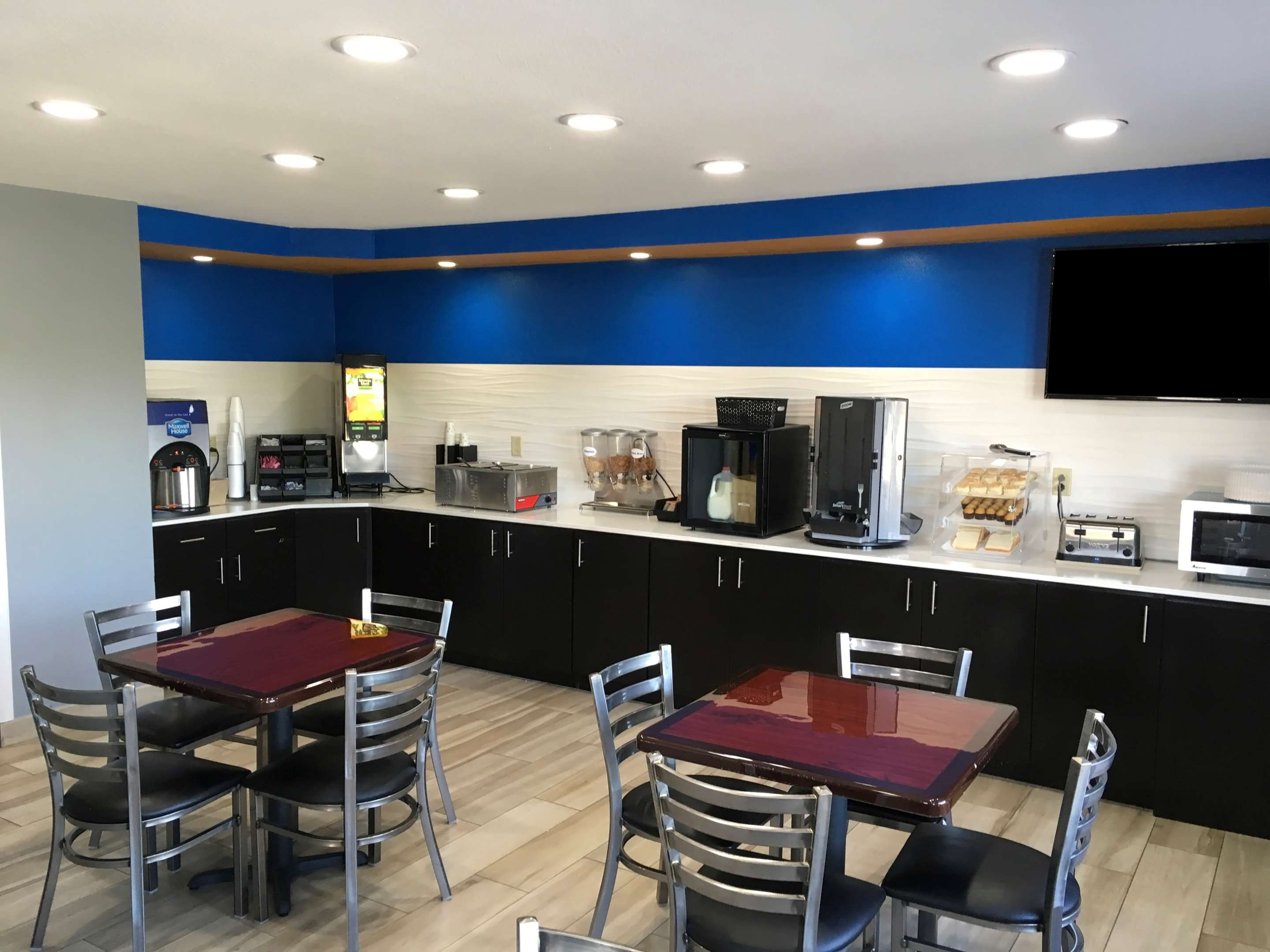 Breakfast Area | Americas Best Value Inn Denham Springs Baton Rouge