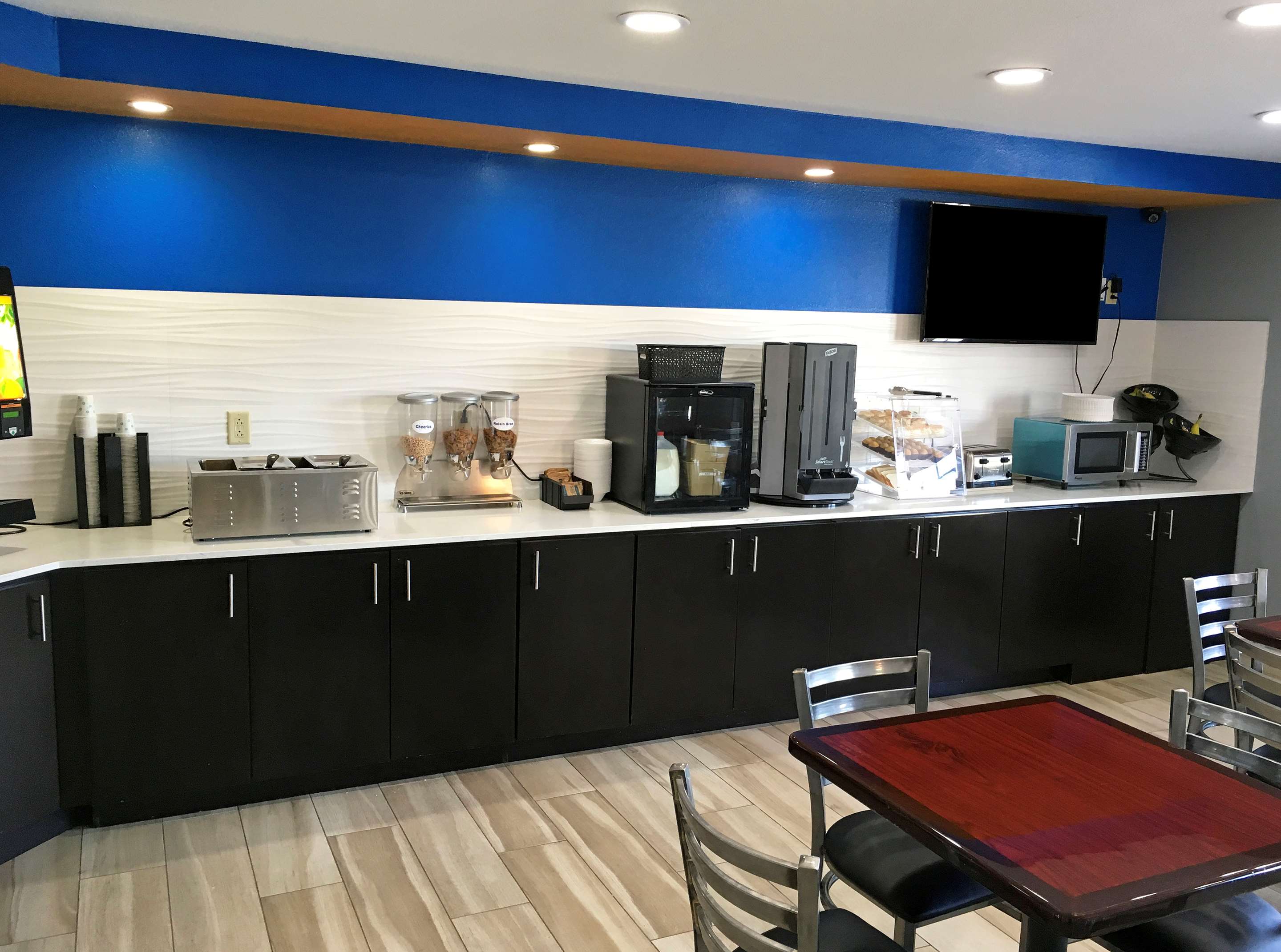 Breakfast Area | Americas Best Value Inn Denham Springs Baton Rouge