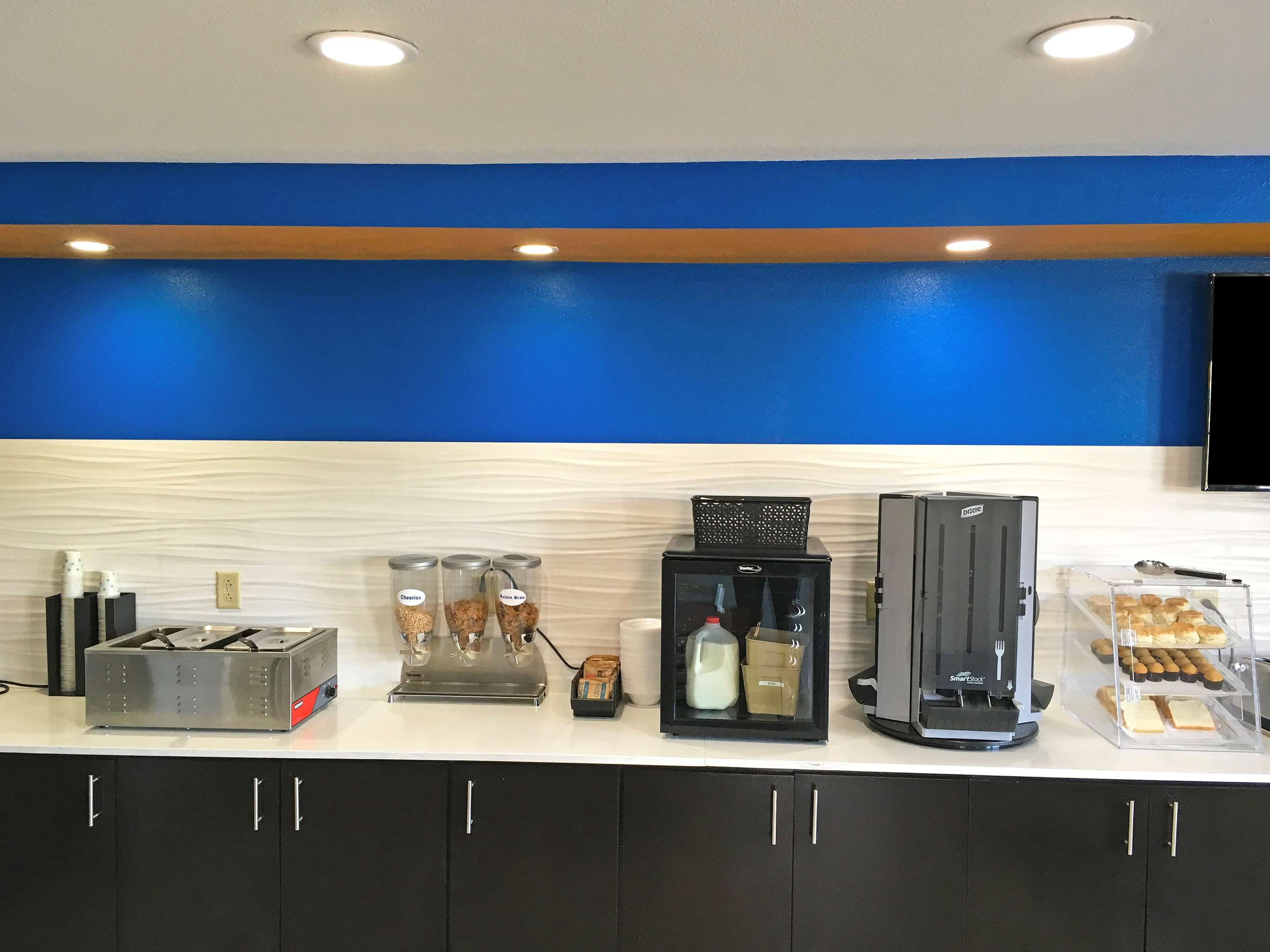 Breakfast Area | Americas Best Value Inn Denham Springs Baton Rouge