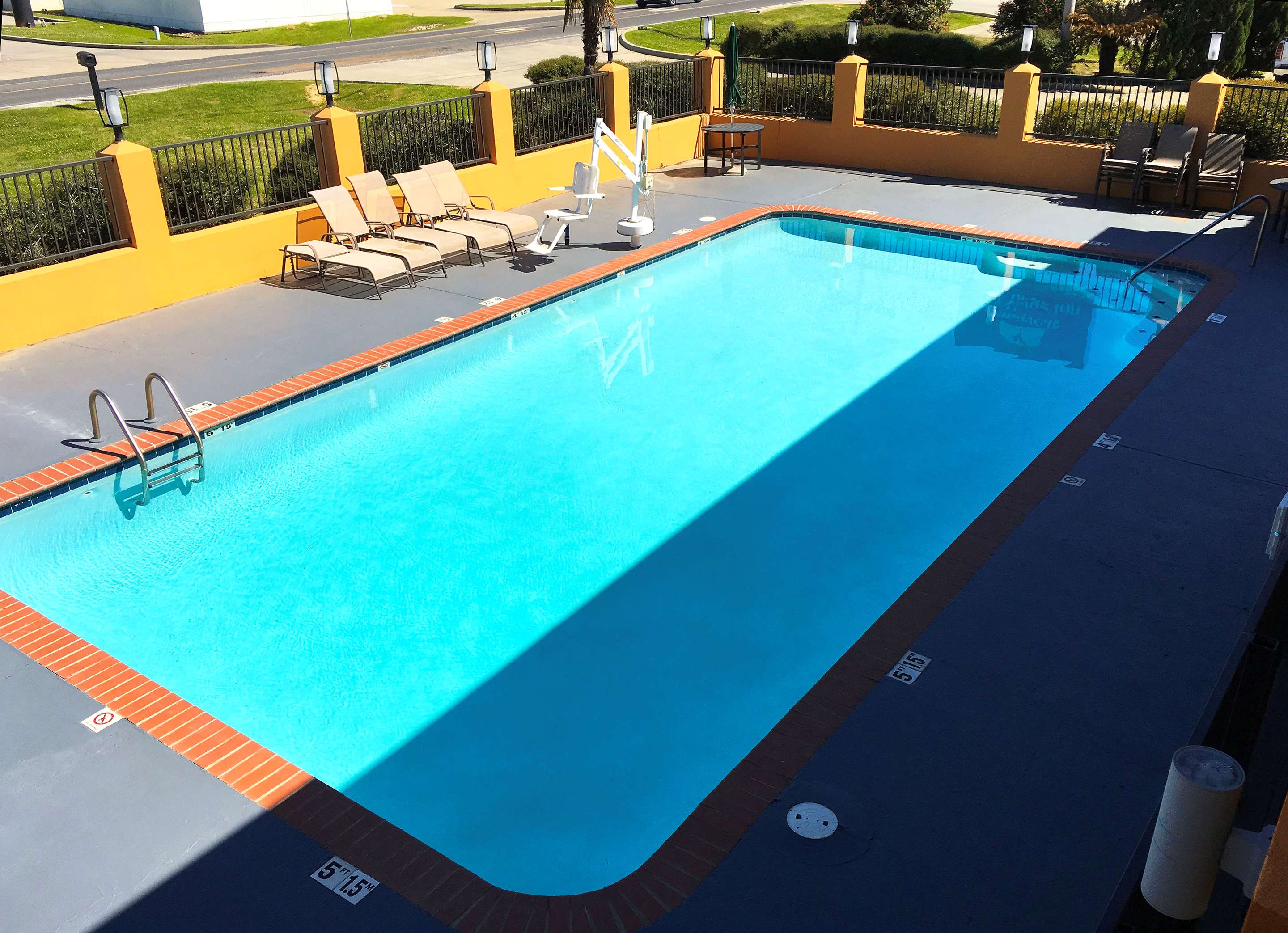 Pool | Americas Best Value Inn Denham Springs Baton Rouge