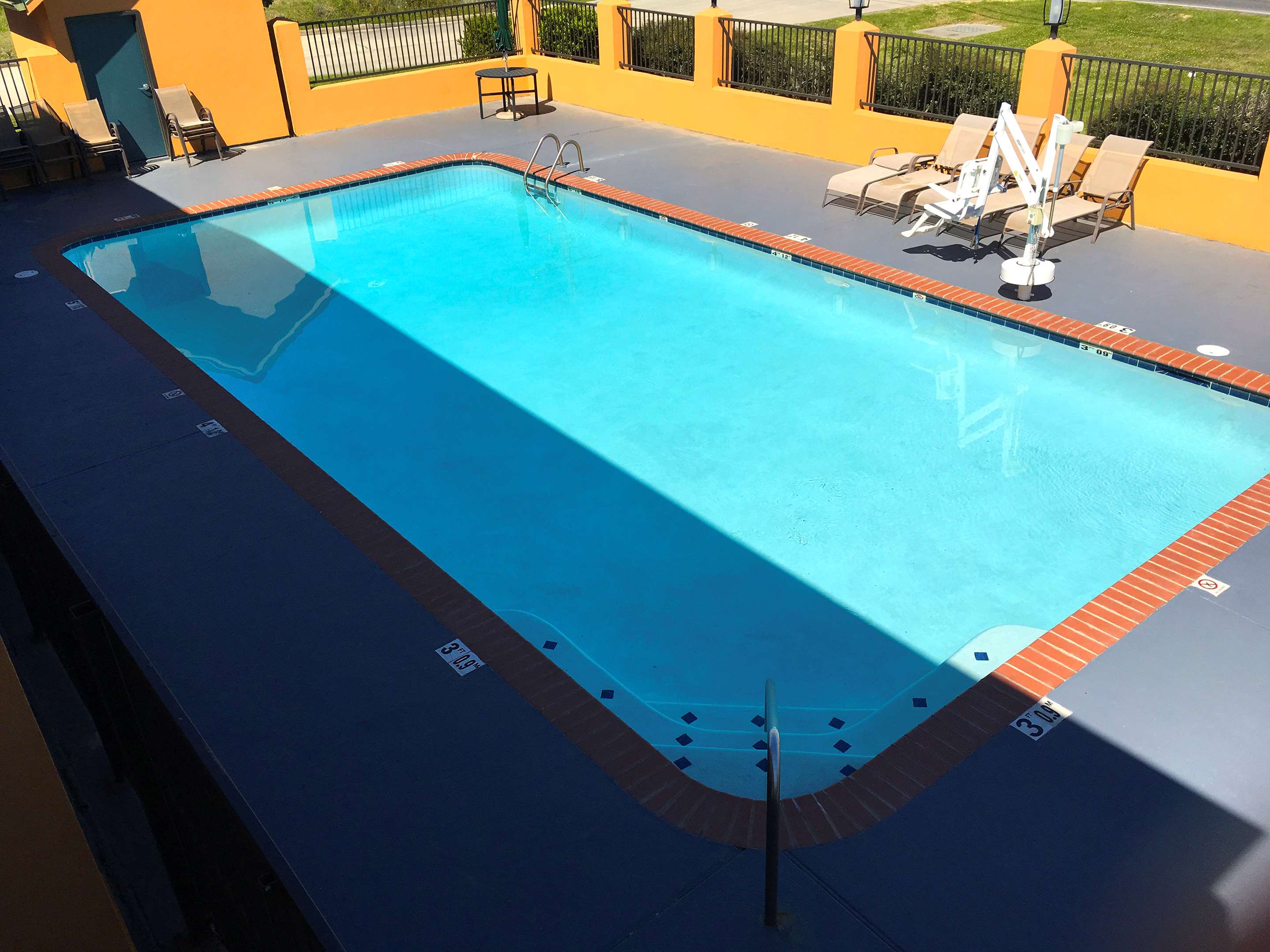 Pool | Americas Best Value Inn Denham Springs Baton Rouge