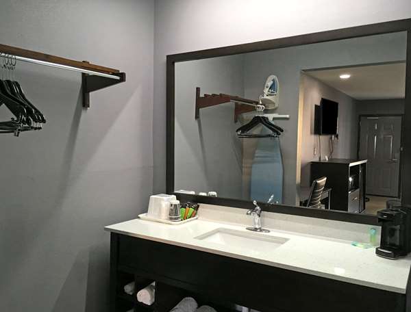  - Americas Best Value Inn Denham Springs - I-12, Exit 10