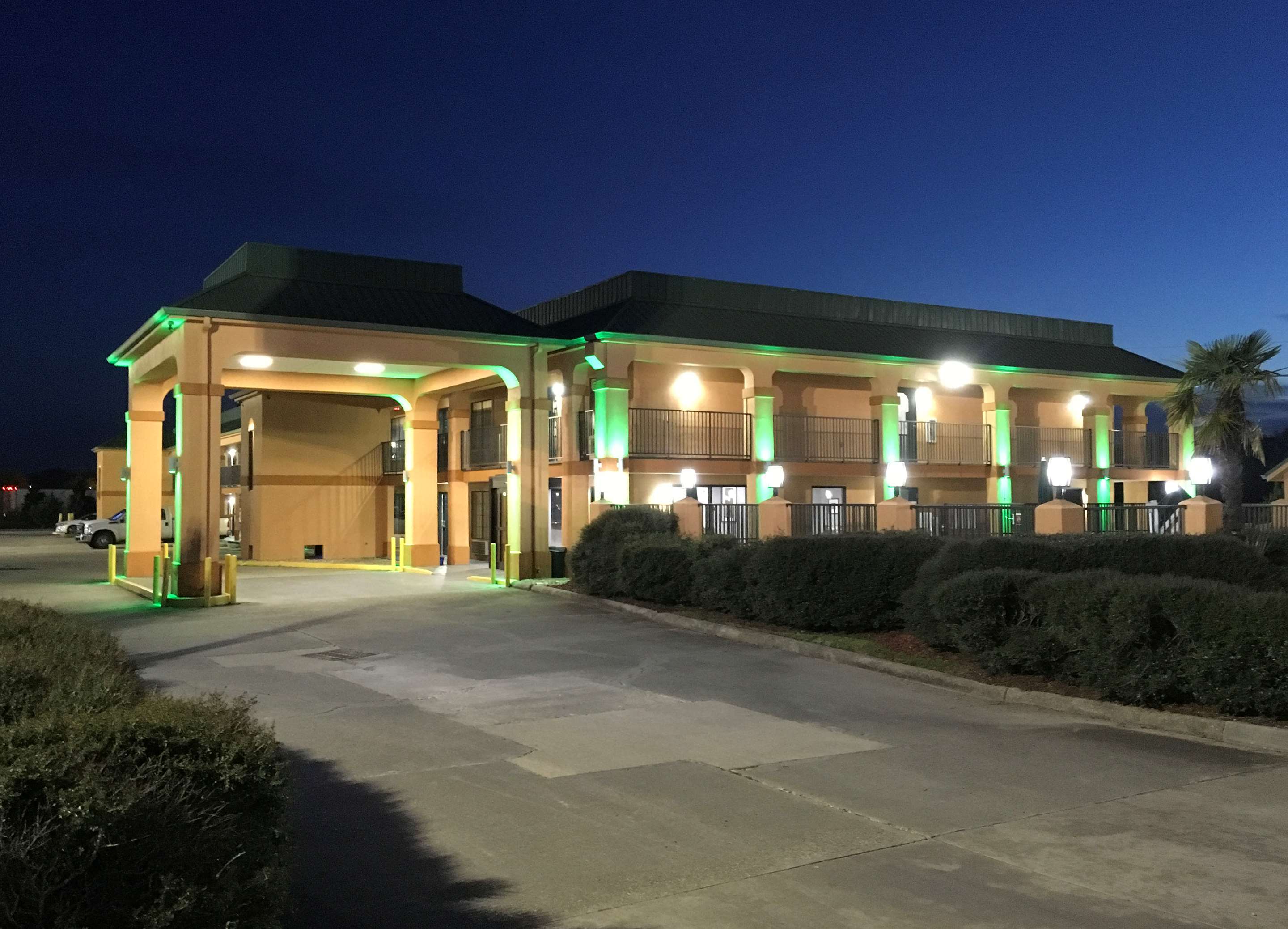 Night Exterior | Americas Best Value Inn Denham Springs Baton Rouge