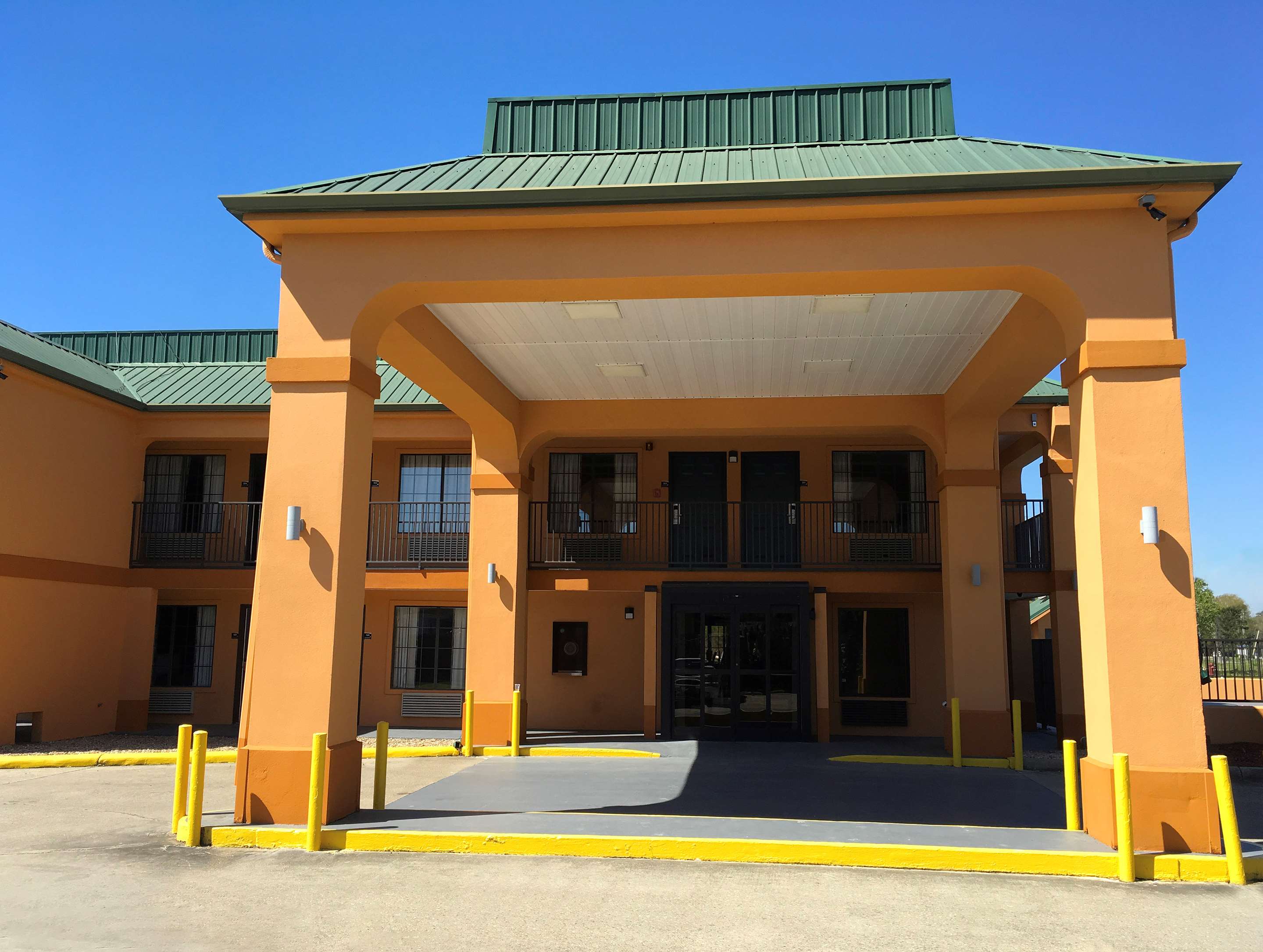 Front Exterior | Americas Best Value Inn Denham Springs Baton Rouge