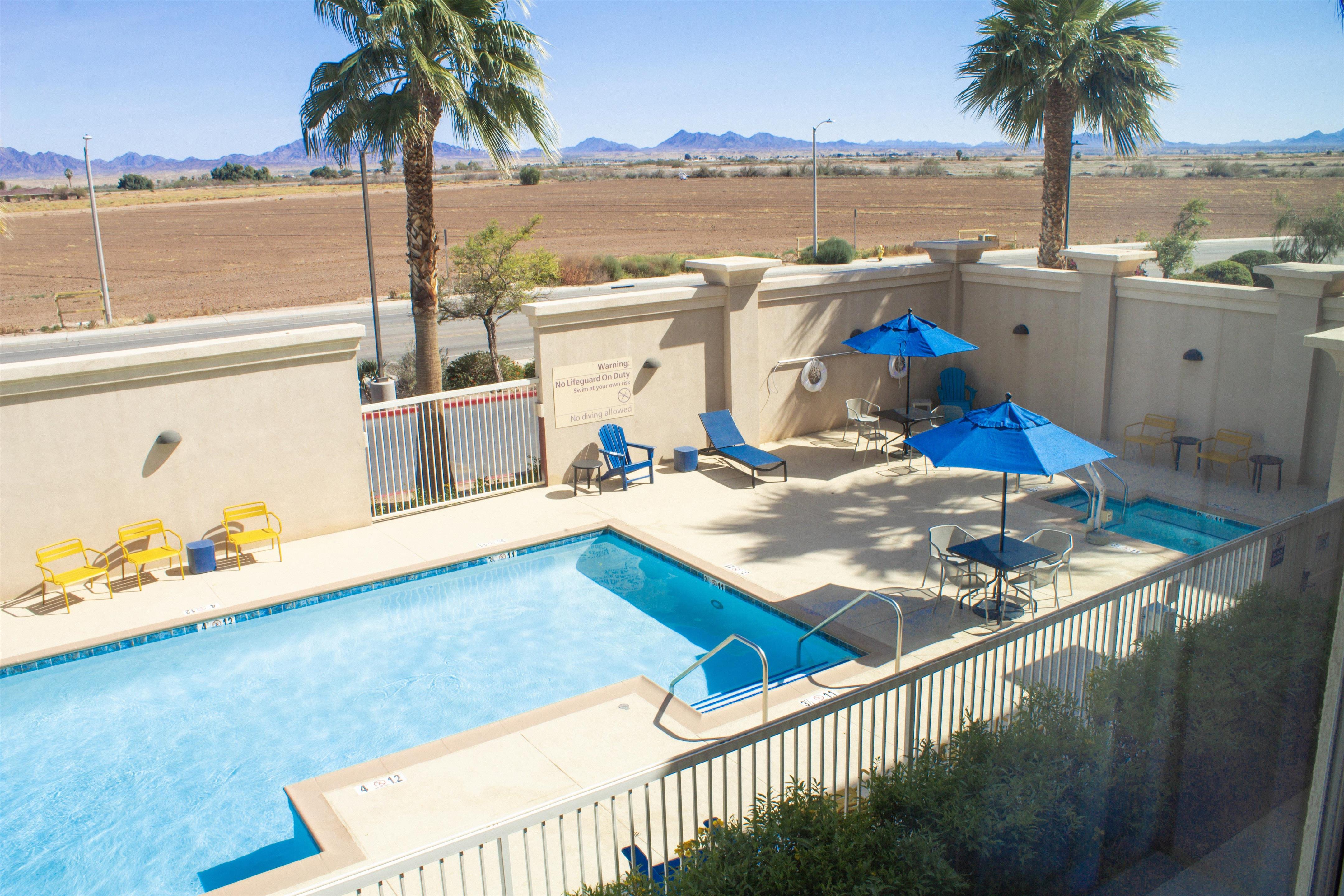 Pool | Hampton Inn & Suites Blythe