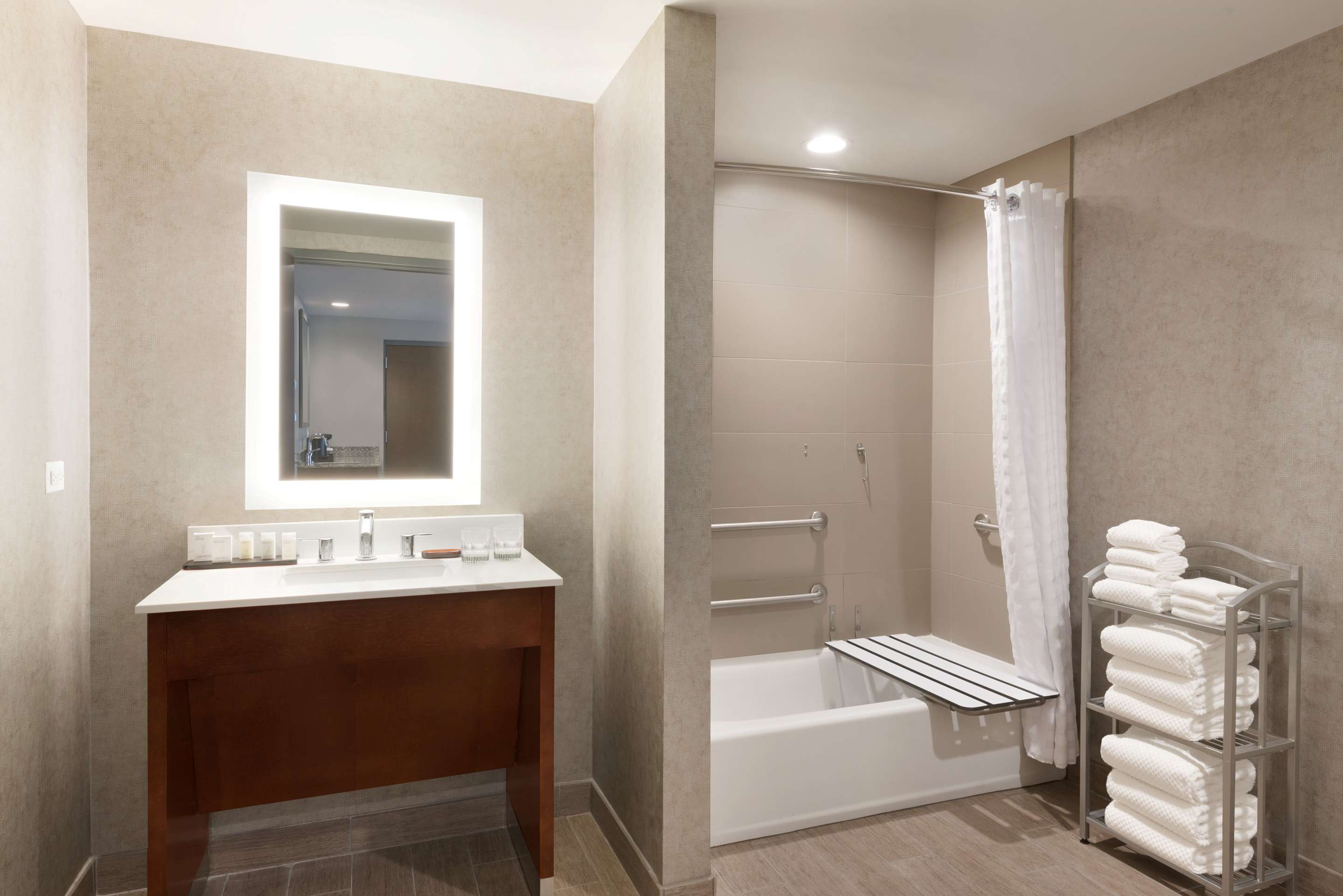 Guest room bath