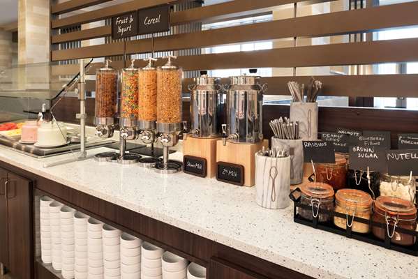 Restaurant - Embassy Suites Naperville