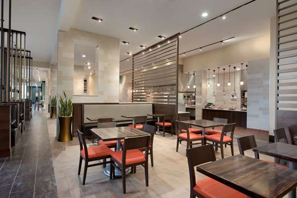 Restaurant - Embassy Suites Naperville