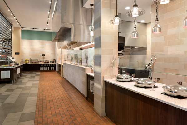 Restaurant - Embassy Suites Naperville