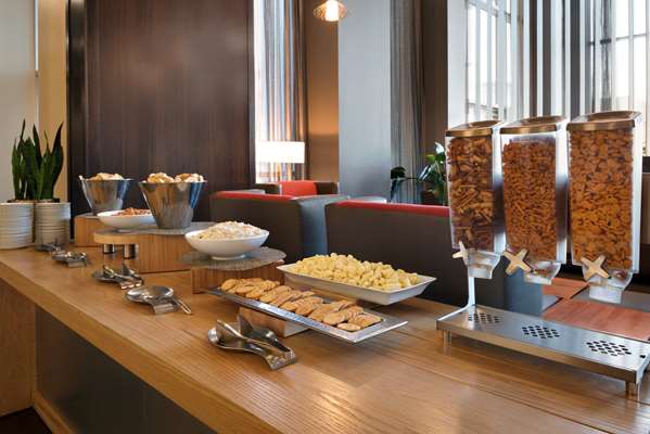 Restaurant - Embassy Suites Naperville